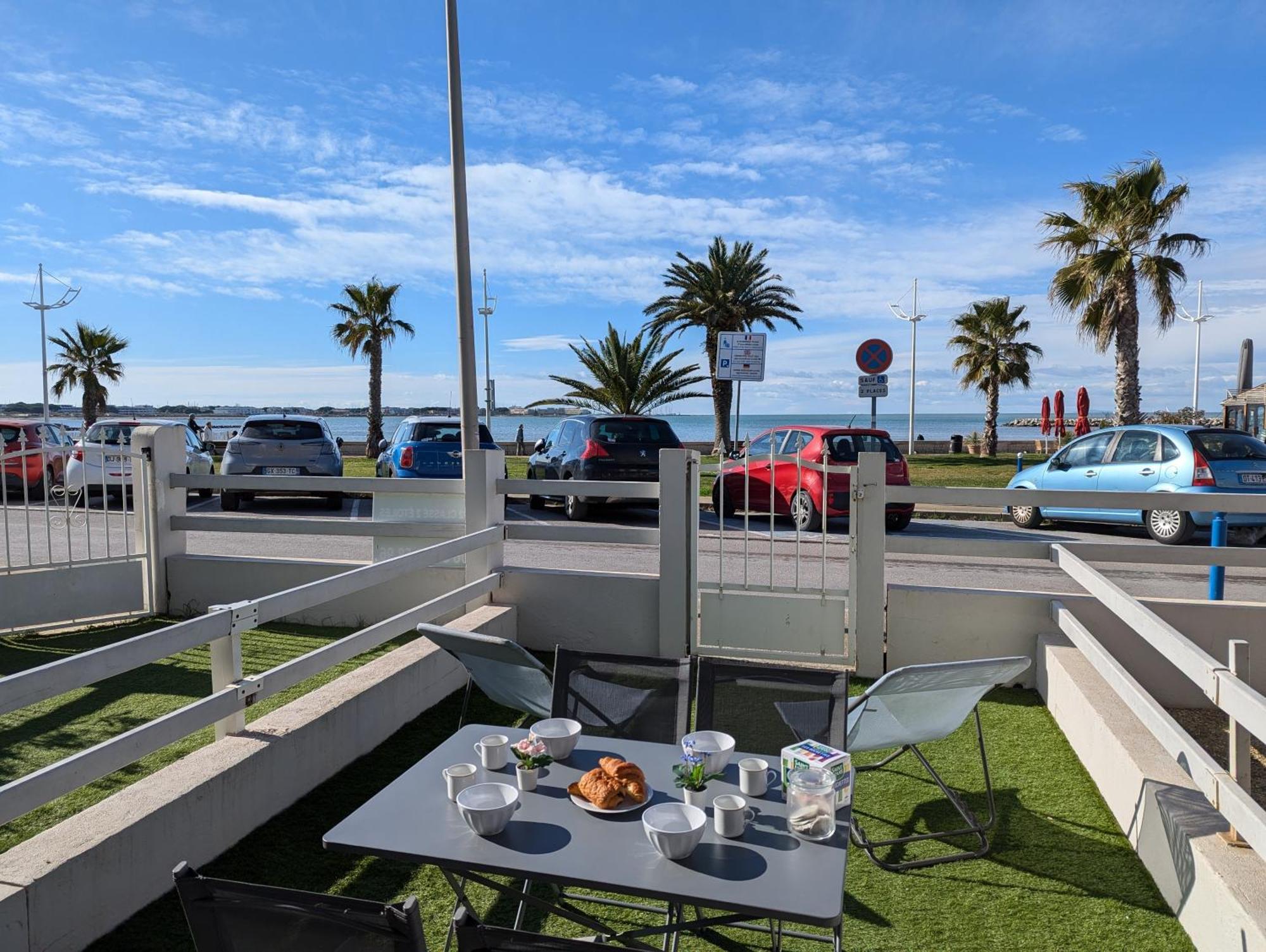 Sol-Y-Days Goeland, Appartement Avec Terrasse Front De Mer Et Place De Parking En Centre-Ville Le Grau-du-Roi Bagian luar foto